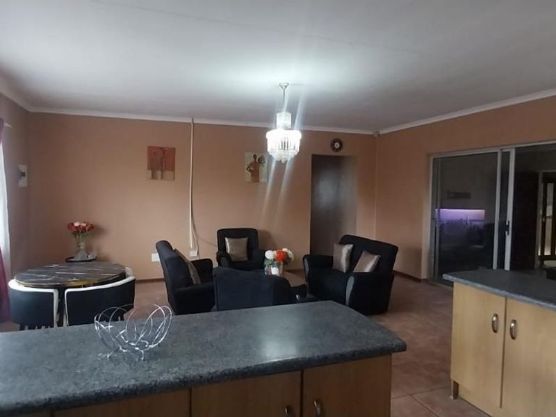 A Place to Call Your Own: Style Meets Charm! - Photo 4