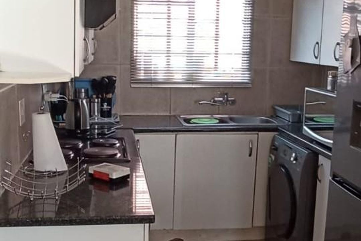 House For Sale in Rembrandt Park, Johannesburg - Photo 2