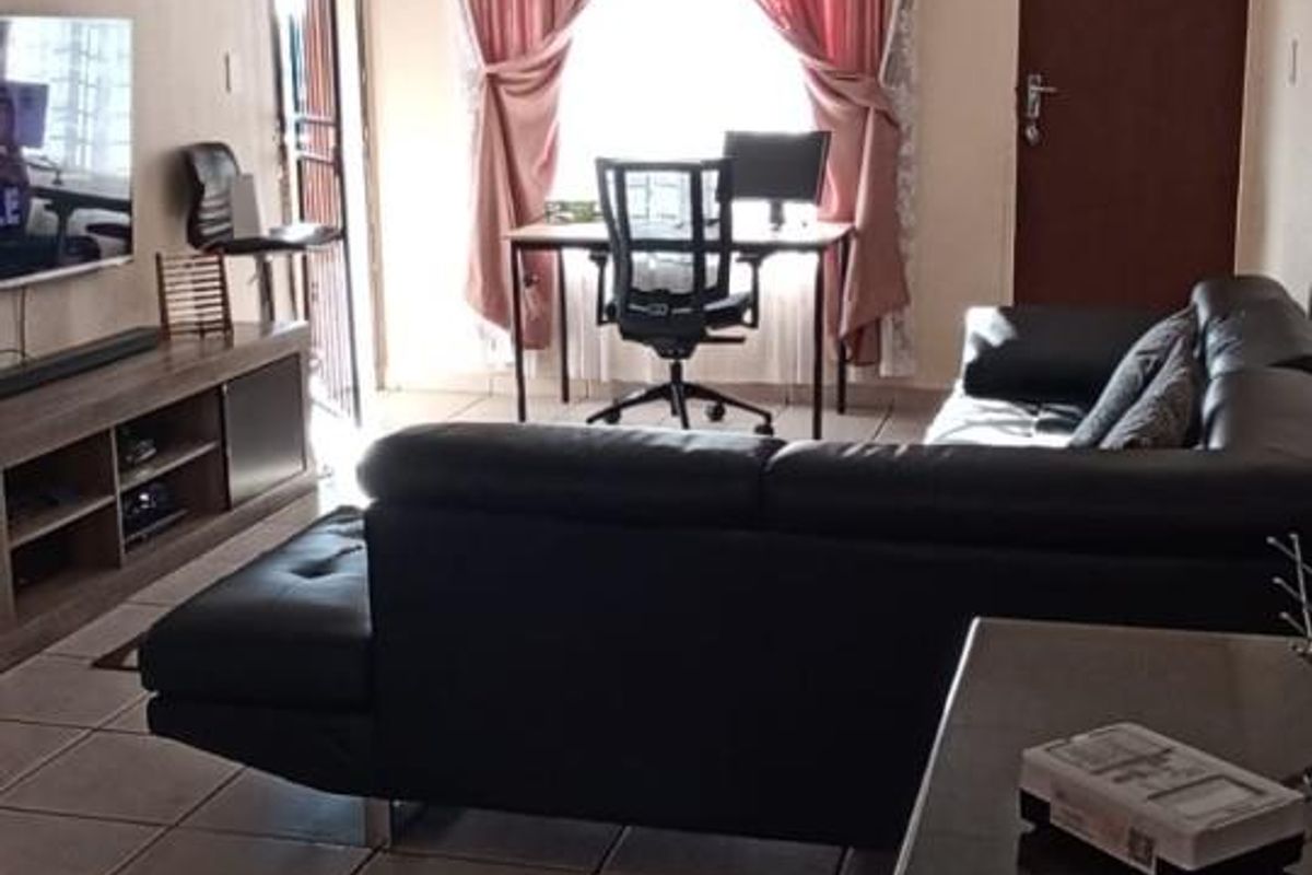 House For Sale in Rembrandt Park, Johannesburg - Photo 4