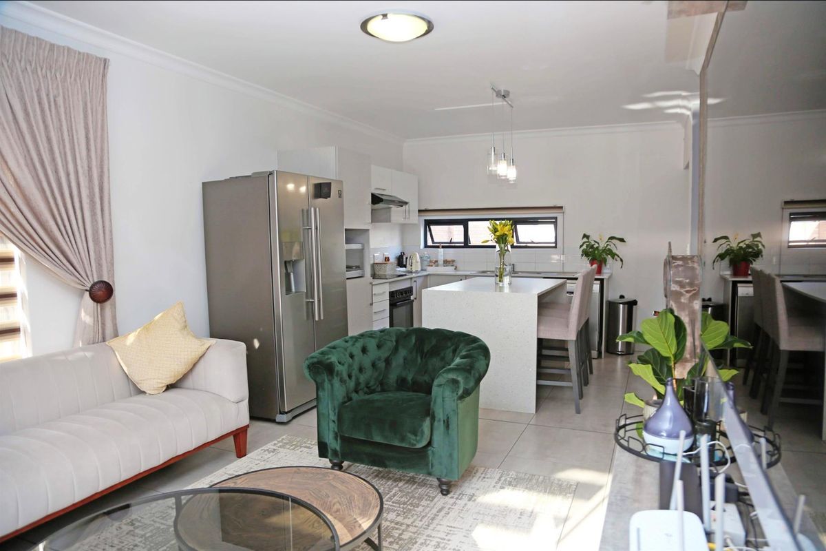 3 Bedroom House For Sale in Thatchfield Ridge, Thatchfield Estate, Centurion - Photo 4