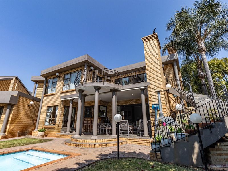 Luxurious 4-Bedroom Family Home in Eldo Glen - Photo 8