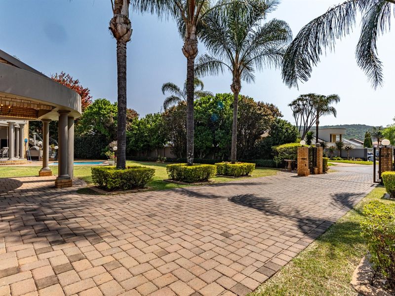 Luxurious 4-Bedroom Family Home in Eldo Glen - Photo 9