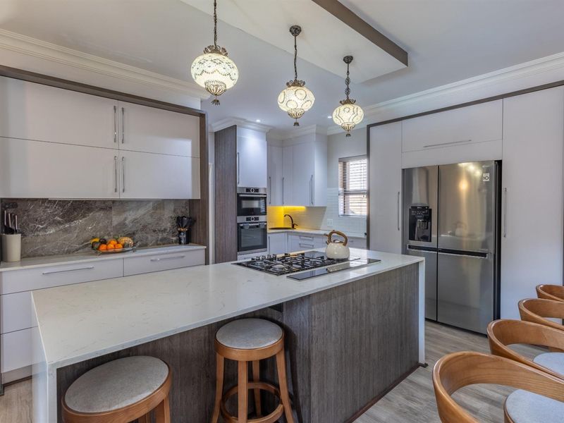 Luxurious 4-Bedroom Family Home in Eldo Glen - Photo 3