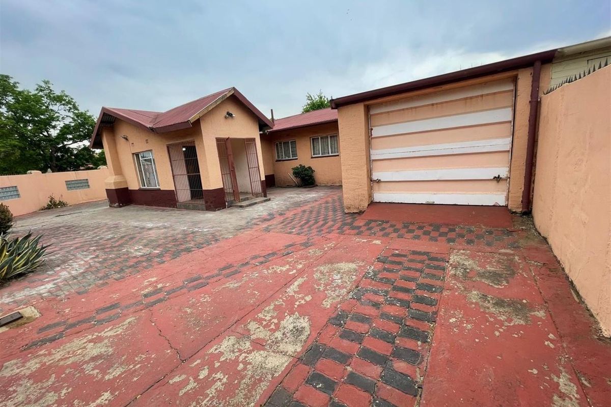 Stunning 3-Bedroom Family House For Sale in Sasolburg Central, Sasolburg - Photo 2