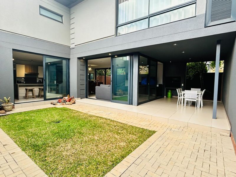 4-Bedroom All En-Suite Home in Secure Complex in Waterkloof Ridge, Pretoria - Photo 2