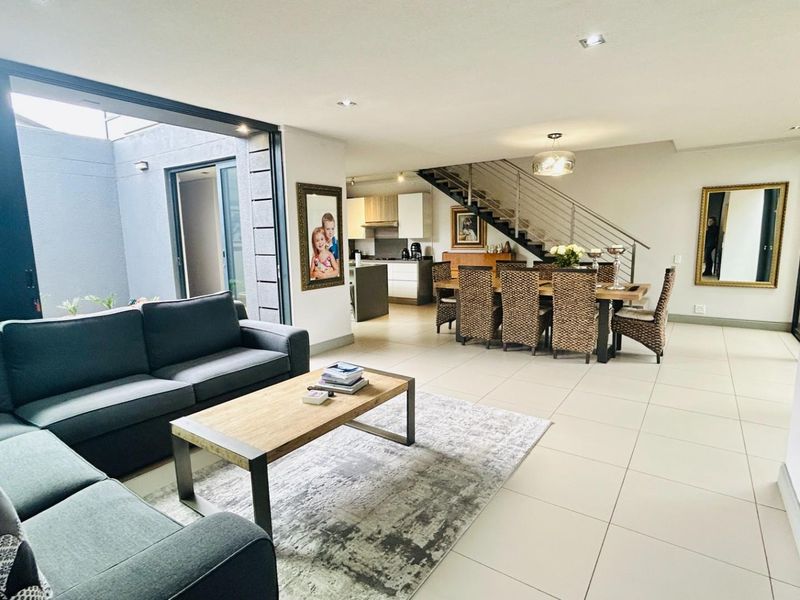 4-Bedroom All En-Suite Home in Secure Complex in Waterkloof Ridge, Pretoria - Photo 9