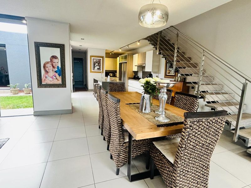 4-Bedroom All En-Suite Home in Secure Complex in Waterkloof Ridge, Pretoria - Photo 8