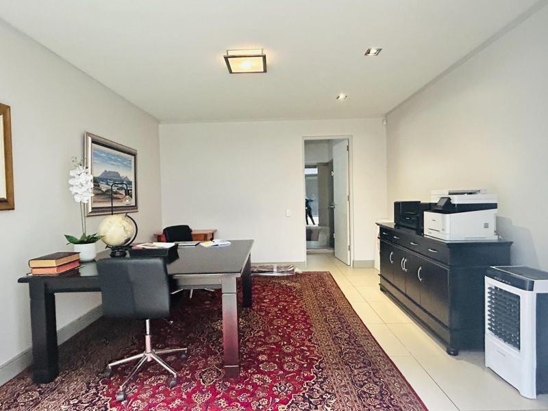 4-Bedroom All En-Suite Home in Secure Complex in Waterkloof Ridge, Pretoria - Photo 3