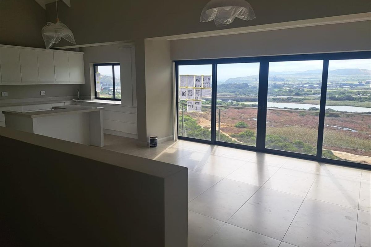 Modern 4 Bedroom House For Sale in Karookraal - Photo 4