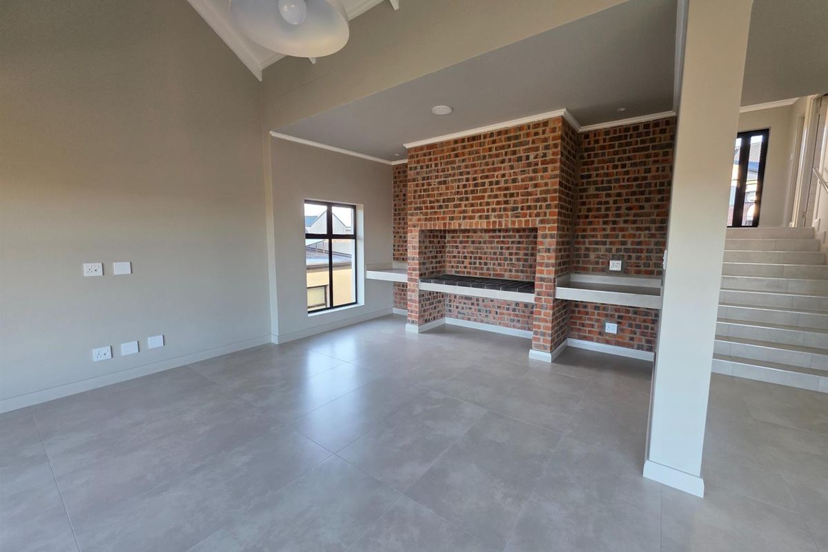 Modern 4 Bedroom House For Sale in Karookraal - Photo 2