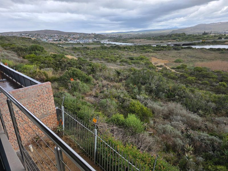 Modern 4 Bedroom House For Sale in Karookraal - Photo 5