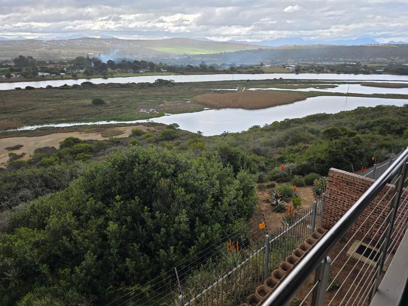 Modern 4 Bedroom House For Sale in Karookraal - Photo 6