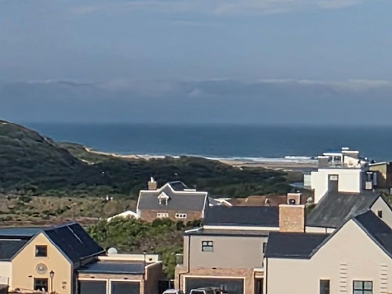 Modern 4 Bedroom House For Sale in Karookraal - Photo 9