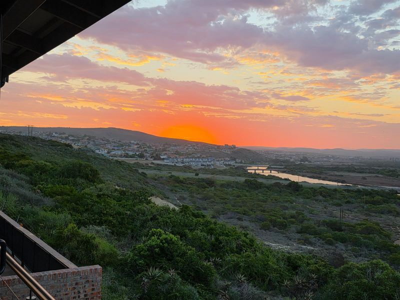 Modern 4 Bedroom House For Sale in Karookraal - Photo 2