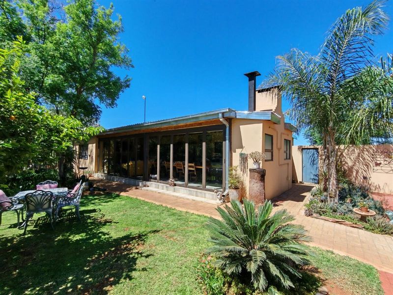 Exceptional Intensive Farming Operations on 26-hectare smallholding near Radium, Limpopo - Photo 2