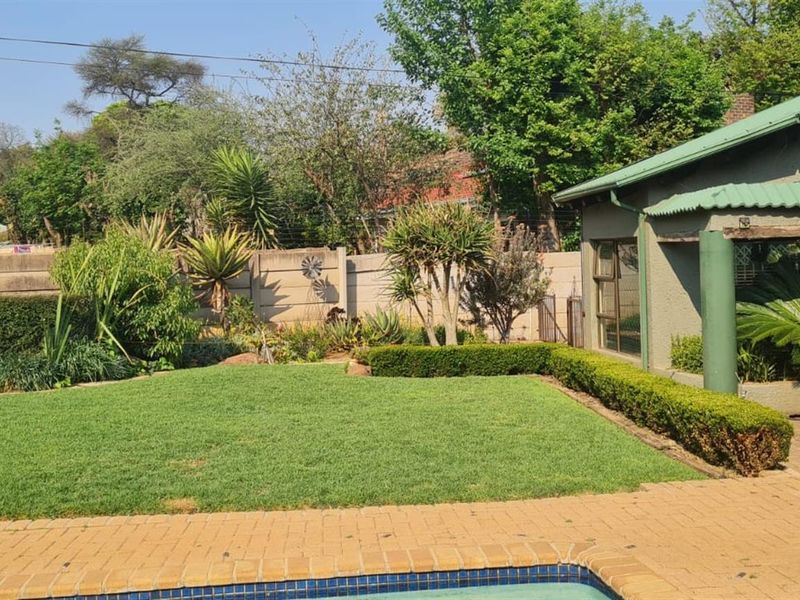 A Home That’s More Than a House - An Artistic Masterpiece in Every Detail - Photo 3