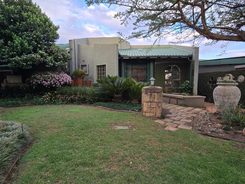 A Home That’s More Than a House - An Artistic Masterpiece in Every Detail - Photo 10