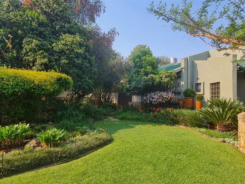 A Home That’s More Than a House - An Artistic Masterpiece in Every Detail - Photo 5