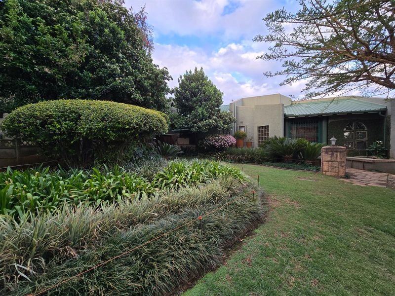 A Home That’s More Than a House - An Artistic Masterpiece in Every Detail - Photo 7