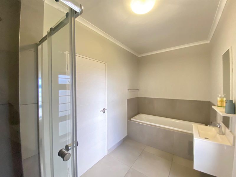 Apartment Available in Morningside, Sandton - Photo 9