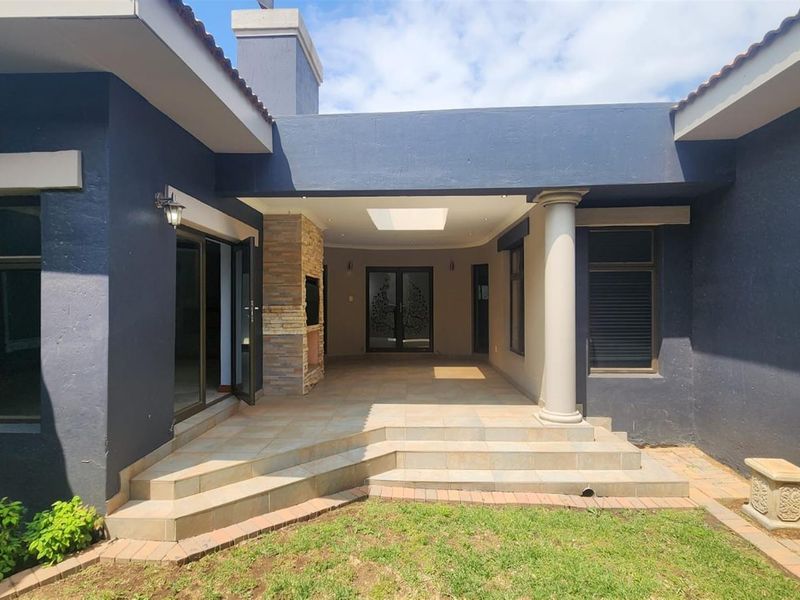 Luxe Living in Helderwyk Estate - 5-Bedroom Dream Home Call today to arrange a viewing - Photo 2