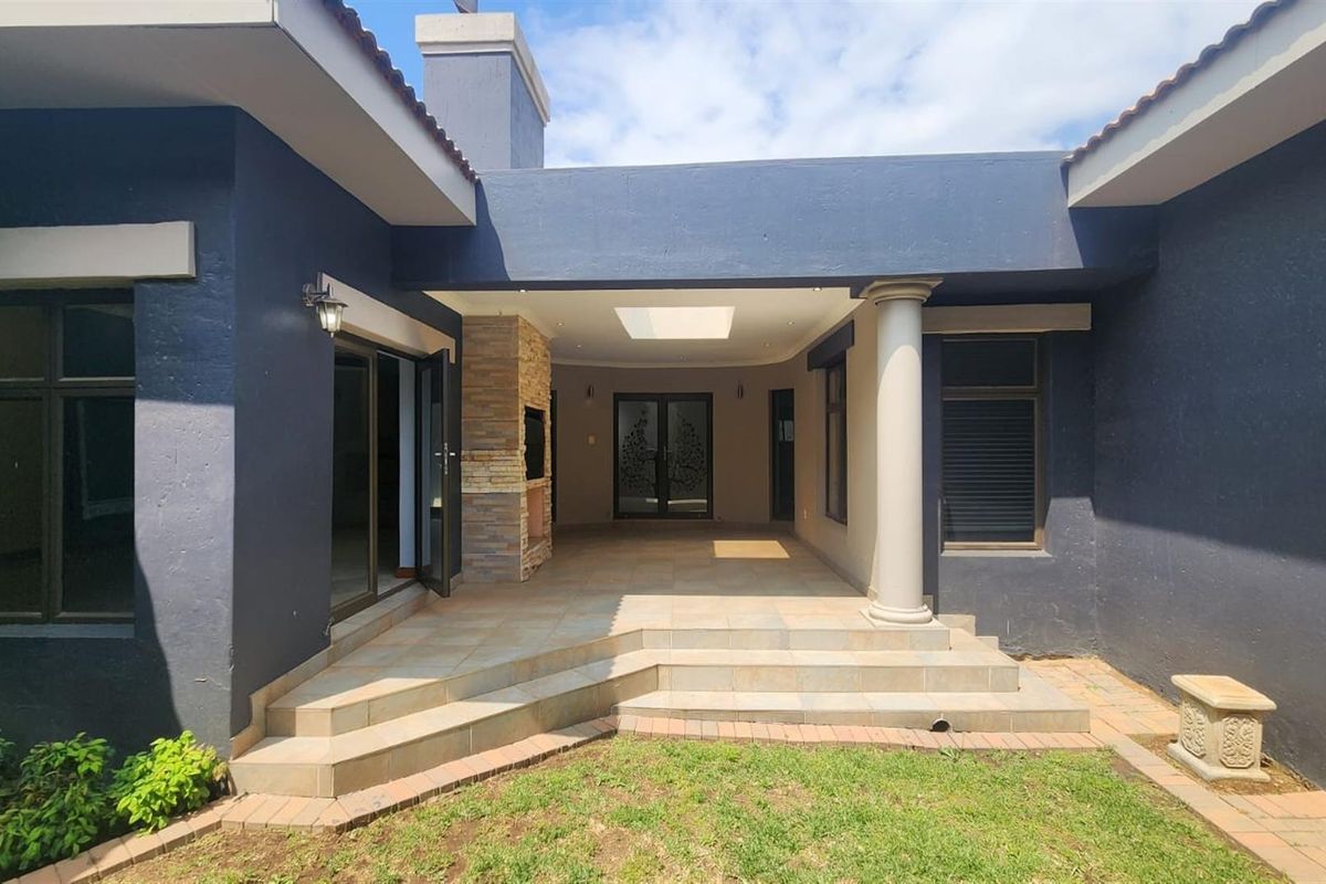 Luxe Living in Helderwyk Estate - 5-Bedroom Dream Home Call today to arrange a viewing - Photo 2