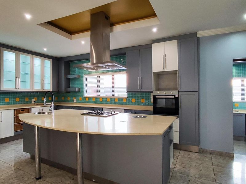 Luxe Living in Helderwyk Estate - 5-Bedroom Dream Home Call today to arrange a viewing - Photo 4