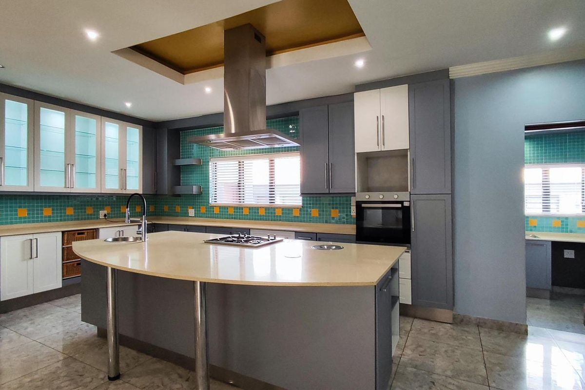 Luxe Living in Helderwyk Estate - 5-Bedroom Dream Home Call today to arrange a viewing - Photo 4