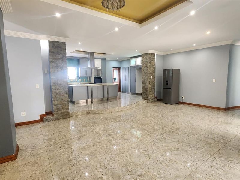 Luxe Living in Helderwyk Estate - 5-Bedroom Dream Home Call today to arrange a viewing - Photo 10
