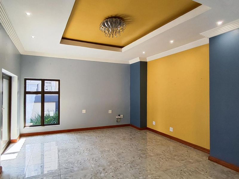 Luxe Living in Helderwyk Estate - 5-Bedroom Dream Home Call today to arrange a viewing - Photo 8