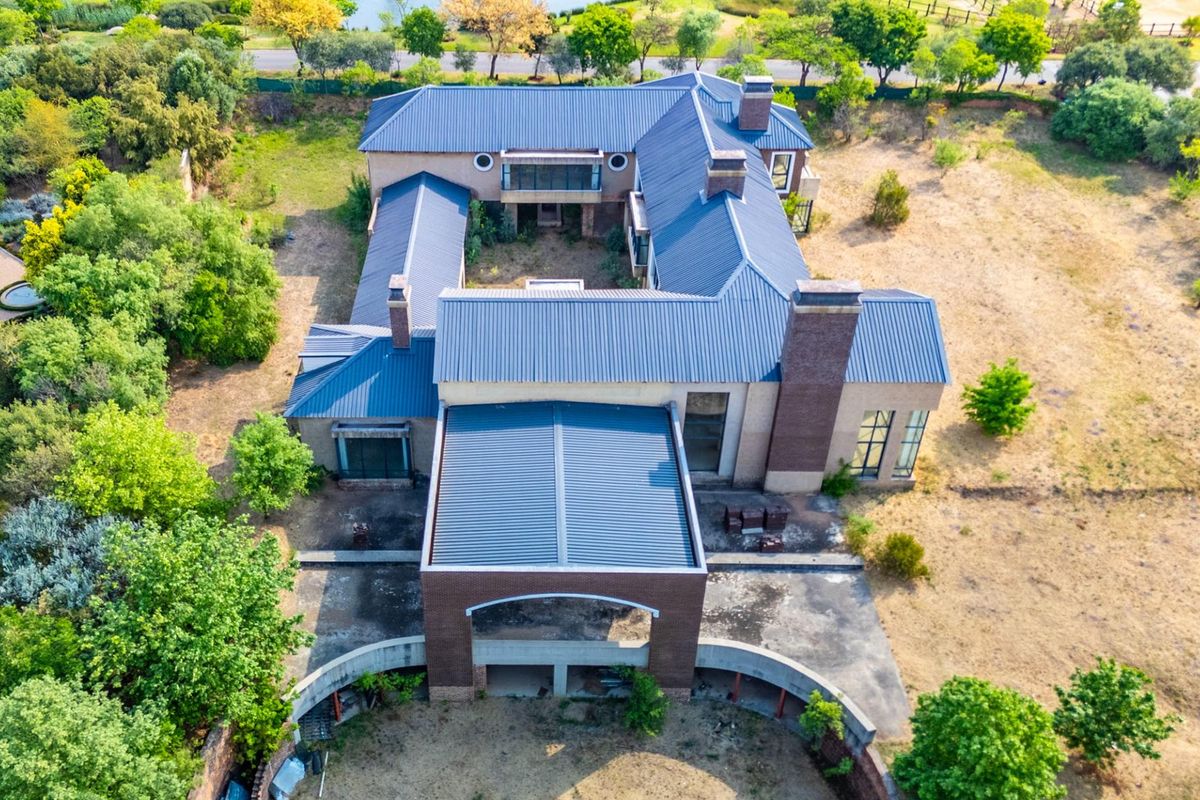 6 bedroom House for sale in Waterfall Equestrian Estate, Waterfall, Midrand - Photo 2