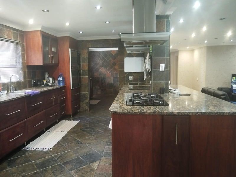 House For Sale in Model Park, Witbank - Photo 9