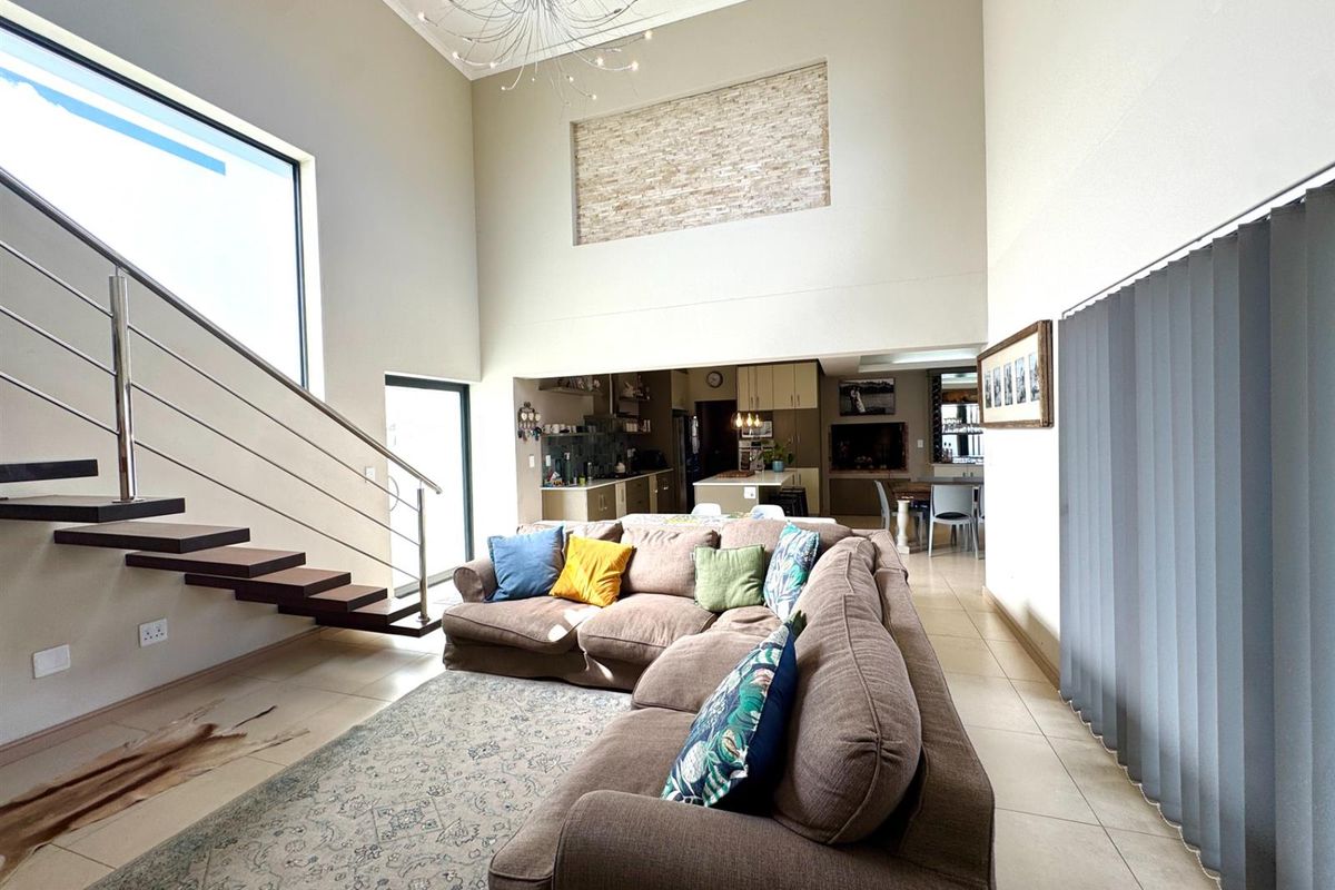 Family home with income in Country Club, Langebaan - Photo 4