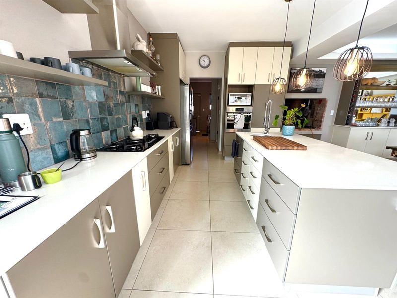 Family home with income in Country Club, Langebaan - Photo 6