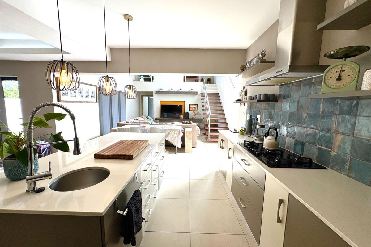 Family home with income in Country Club, Langebaan - Photo 3