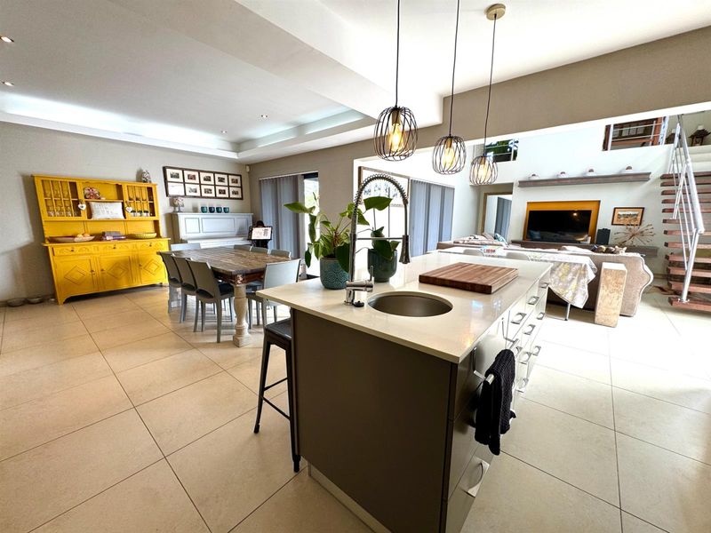 Family home with income in Country Club, Langebaan - Photo 5