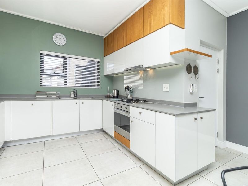 Newly Furnished Modern Upmarket Apartment To Rent in The Polofields, Waterfall, Midrand - Photo 8