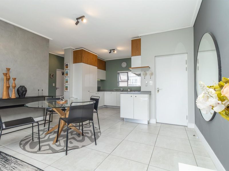 Newly Furnished Modern Upmarket Apartment To Rent in The Polofields, Waterfall, Midrand - Photo 7