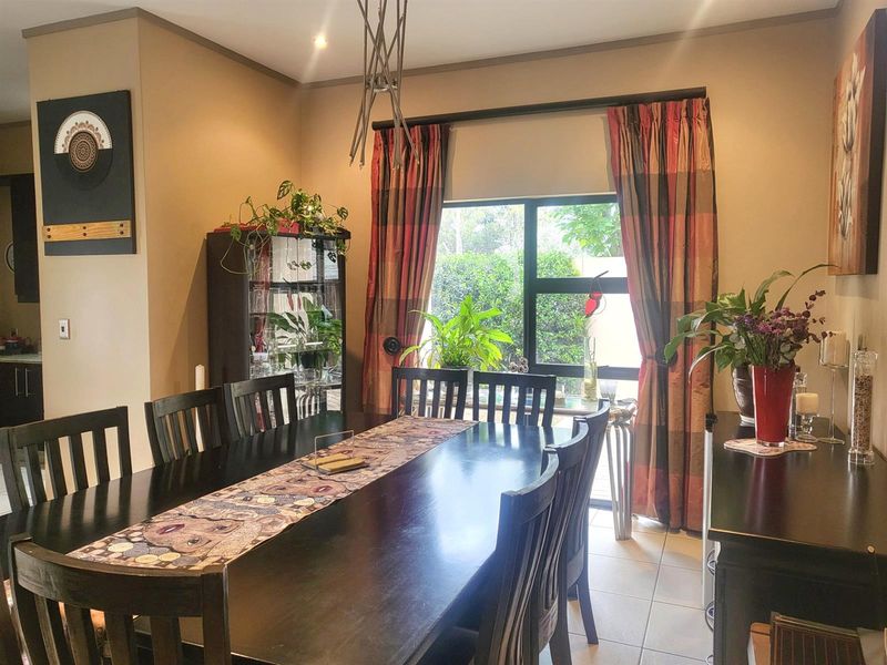 Charming 3 Bedroom Cluster For Sale in St Andrews, Bedfordview - Photo 2