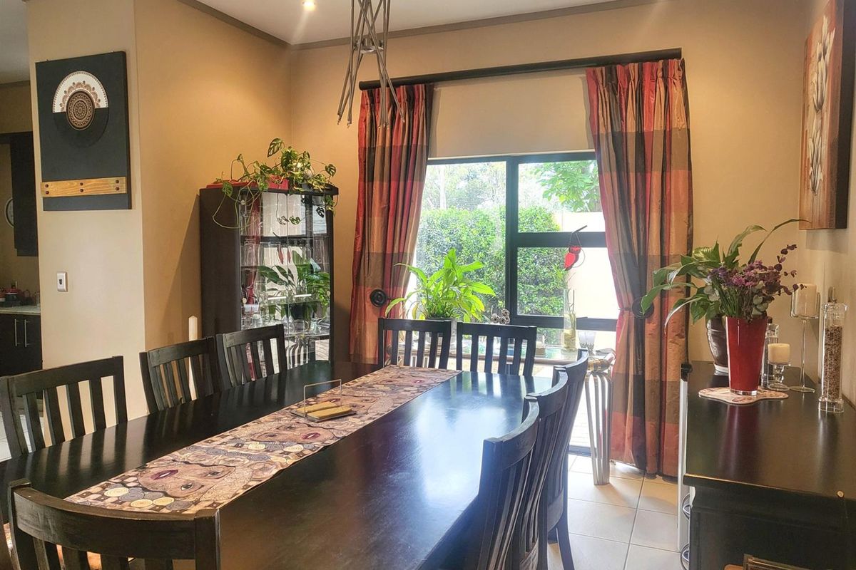Charming 3 Bedroom Cluster For Sale in St Andrews, Bedfordview - Photo 2