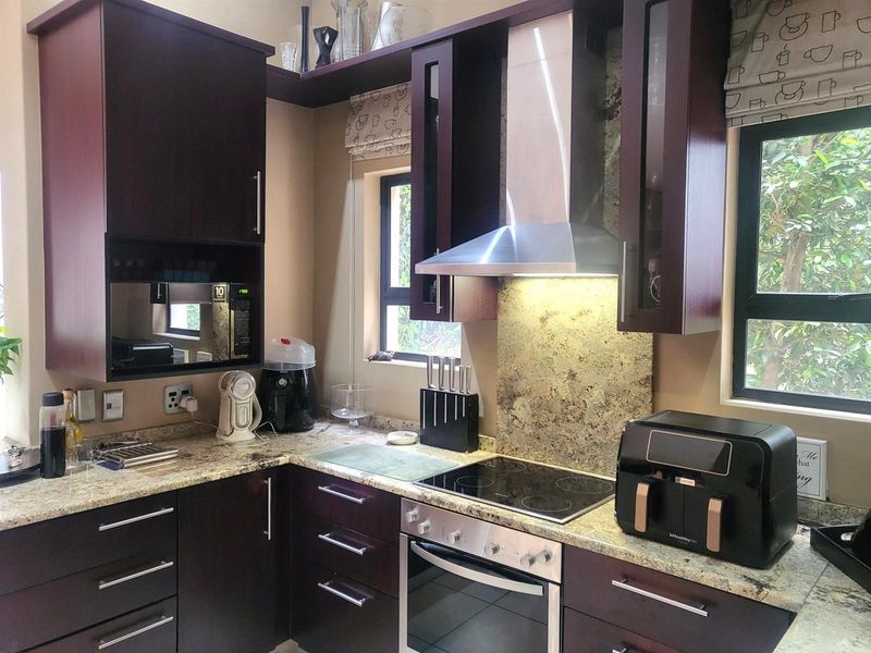 Charming 3 Bedroom Cluster For Sale in St Andrews, Bedfordview - Photo 4