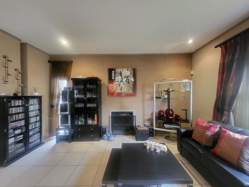 Charming 3 Bedroom Cluster For Sale in St Andrews, Bedfordview - Photo 6