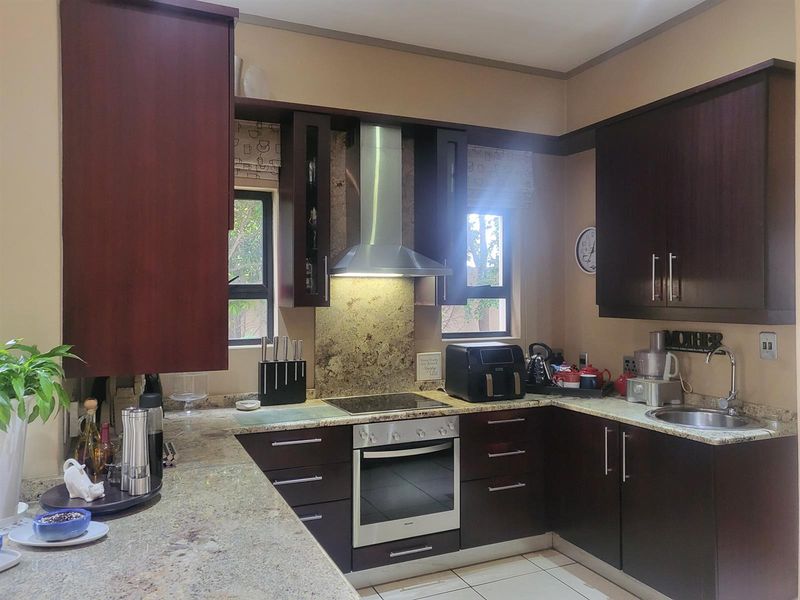 Charming 3 Bedroom Cluster For Sale in St Andrews, Bedfordview - Photo 5