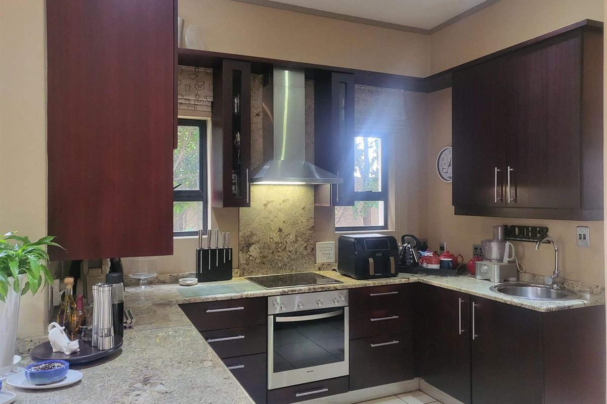 Charming 3 Bedroom Cluster For Sale in St Andrews, Bedfordview - Photo 5