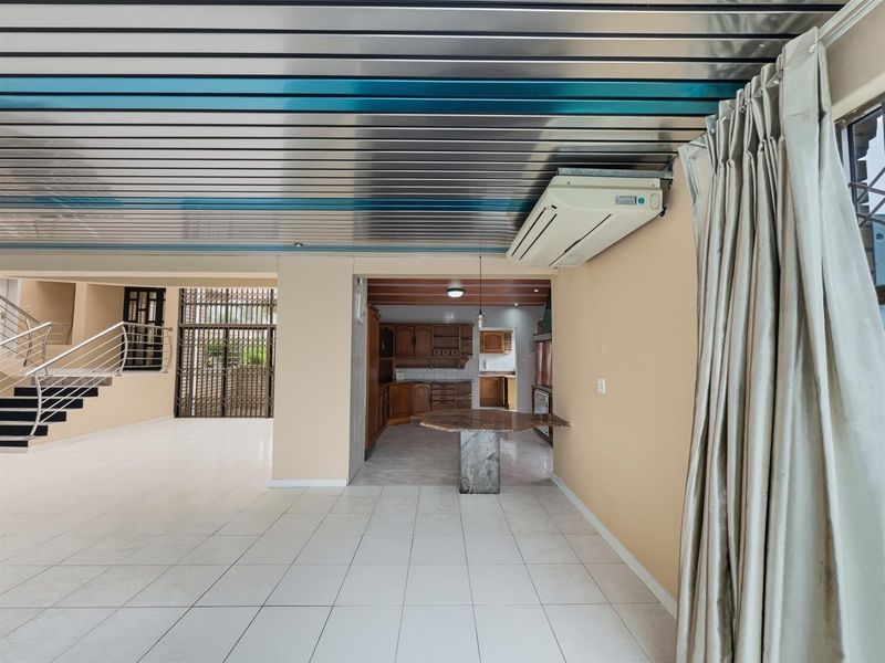 4 Bedroom House To Rent in Dawncliffe, Westville - Photo 5