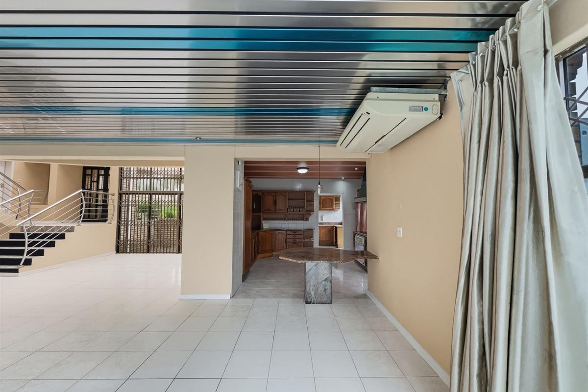4 Bedroom House To Rent in Dawncliffe, Westville - Photo 5
