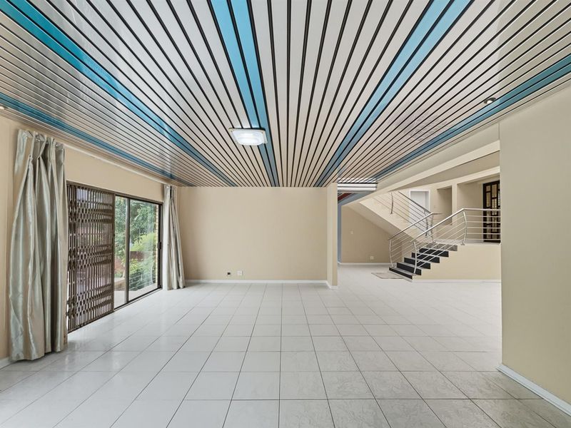 4 Bedroom House To Rent in Dawncliffe, Westville - Photo 8