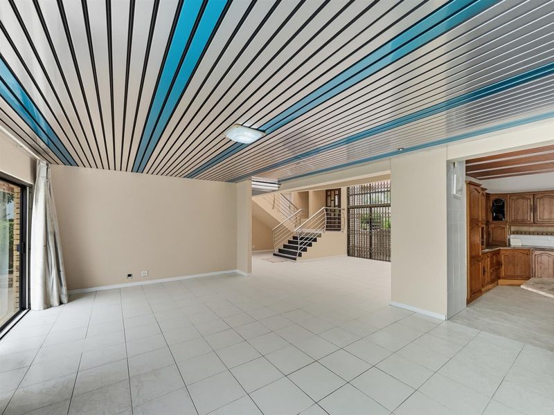 4 Bedroom House To Rent in Dawncliffe, Westville - Photo 6