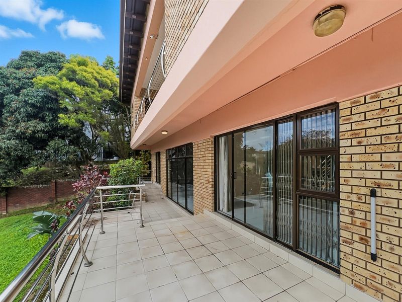 4 Bedroom House To Rent in Dawncliffe, Westville - Photo 3