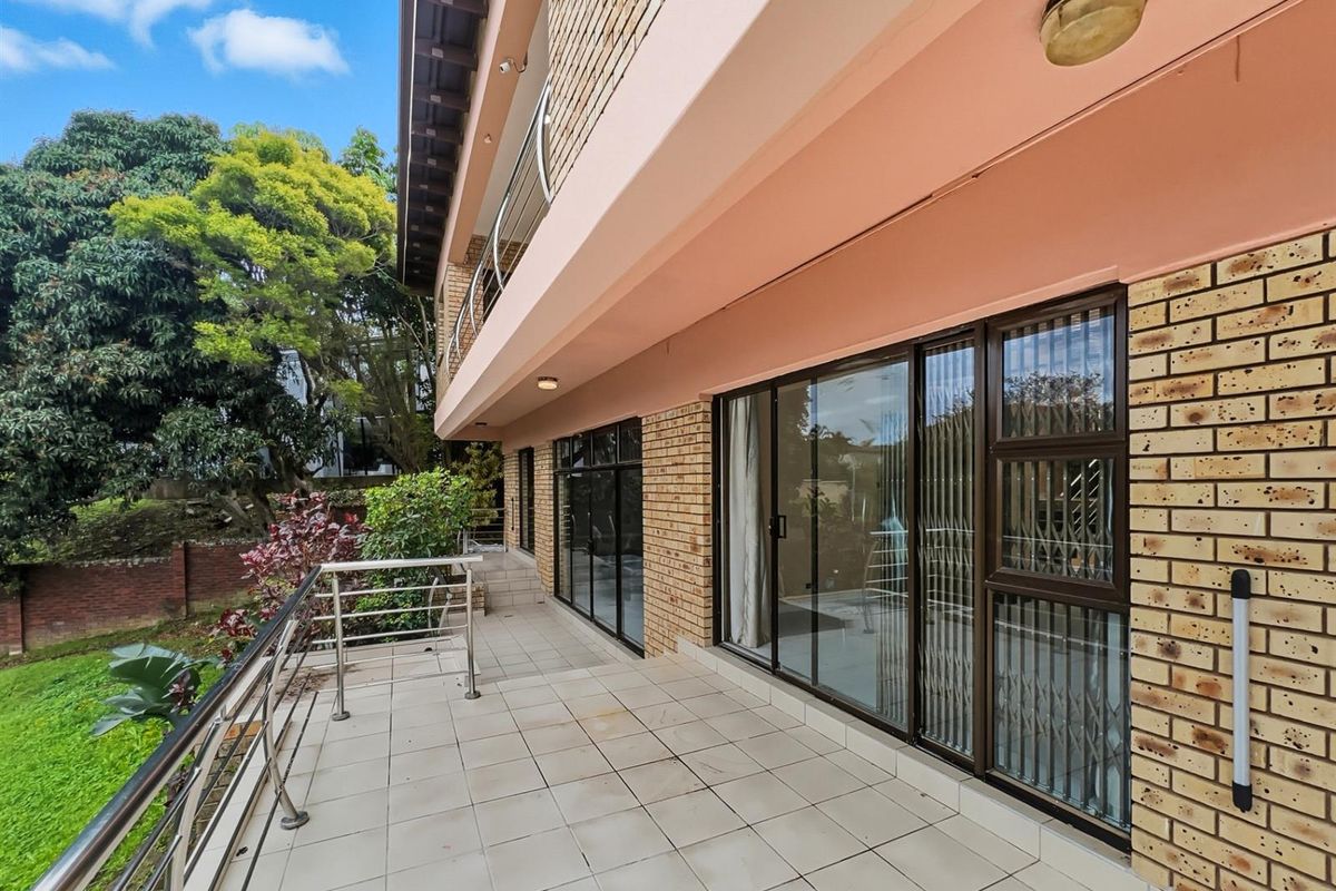 4 Bedroom House To Rent in Dawncliffe, Westville - Photo 3